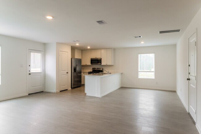 Photo - 2084 Cedar Way Dr