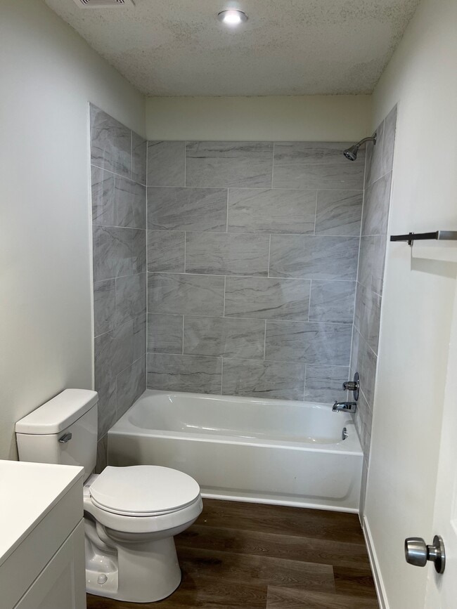 Photo - 512 Thornton St