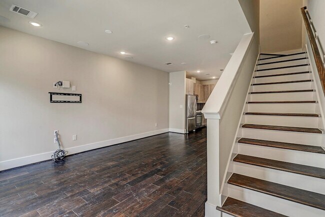 Photo - 2401 Crawford St Unit A208