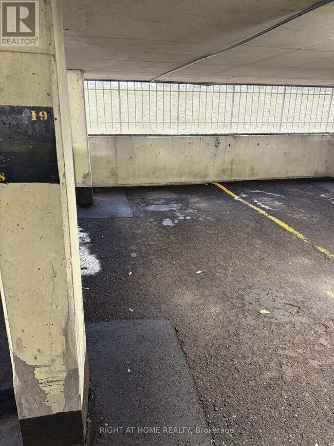 Photo - 1100 Ambleside Dr Unité 1115