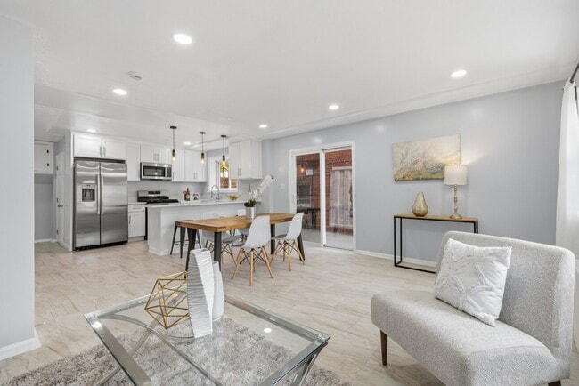 Photo - 204 Webster St NE