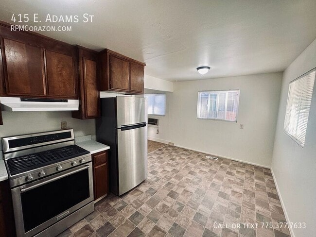 Photo - 415 E Adams St