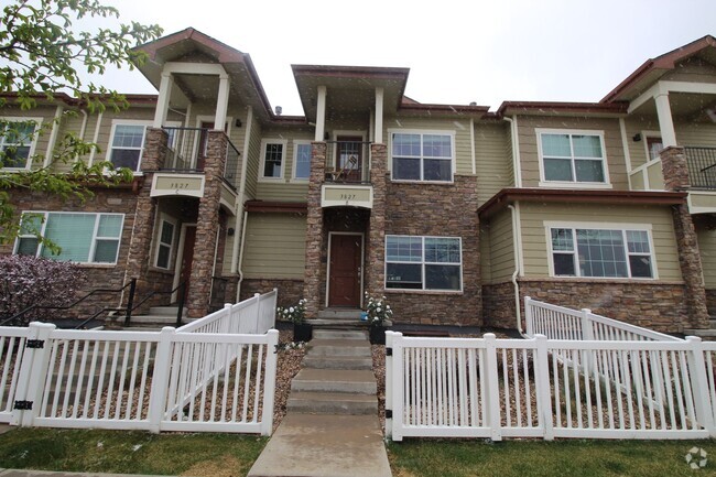 Building Photo - Great Townhome in Fort Collins