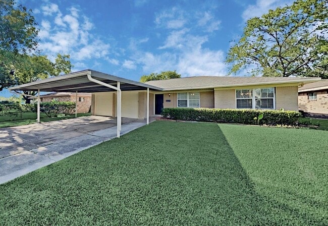Building Photo - 2705 Coy Dr