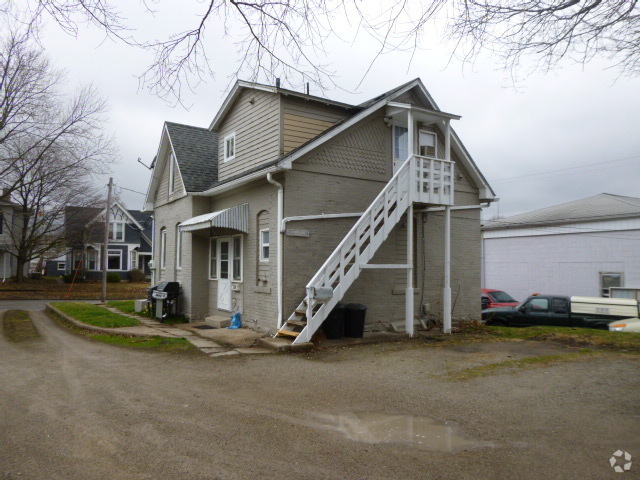 Building Photo - 1206 Summer St Unit Half Rental