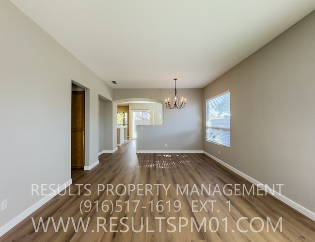 Photo - Lovely 4 bedroom Roseville home Olympus po...