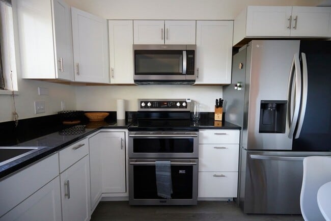 Photo - 1719 Lake St