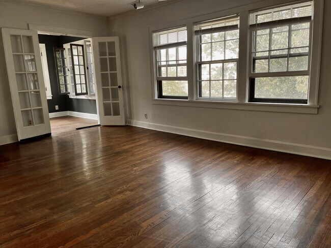 Building Photo - 5035 Walnut St Unit 5035 Walnut