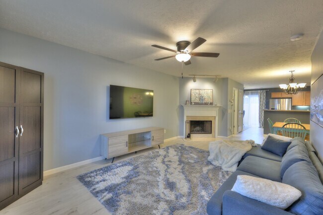 Photo - 589 Bradburn Village Cir