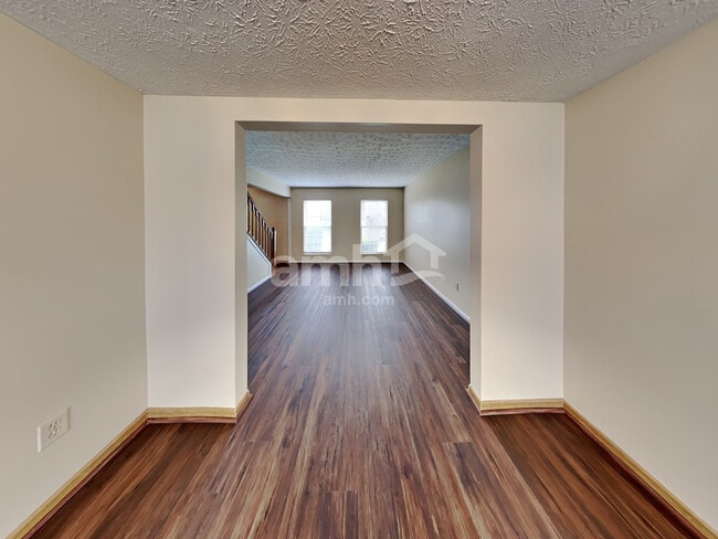 8438 Lucerne Dr