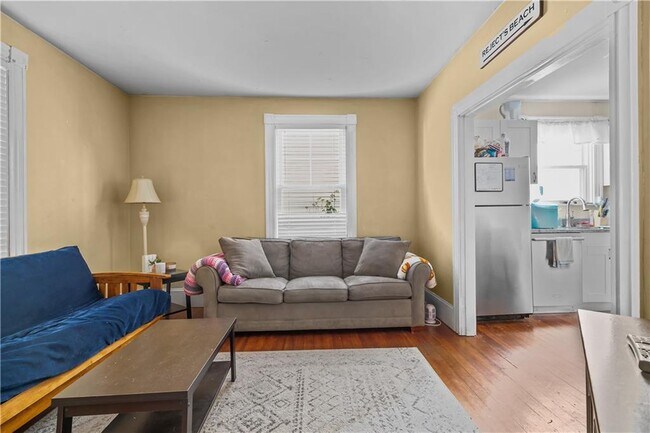 31 W Narragansett Ave Unit 1