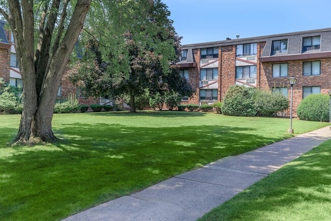 Photo - Woodcliff Estates Apartments