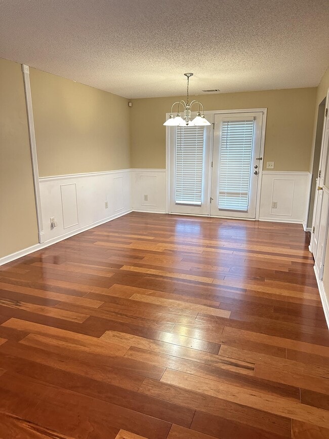 Photo - 160 Mills Run Dr