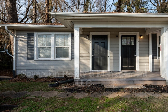 Building Photo - 3454 Rockbridge Rd SW Unit A