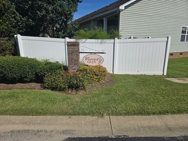 Building Photo - 3 Bed 2.5 bath new remodeled Home