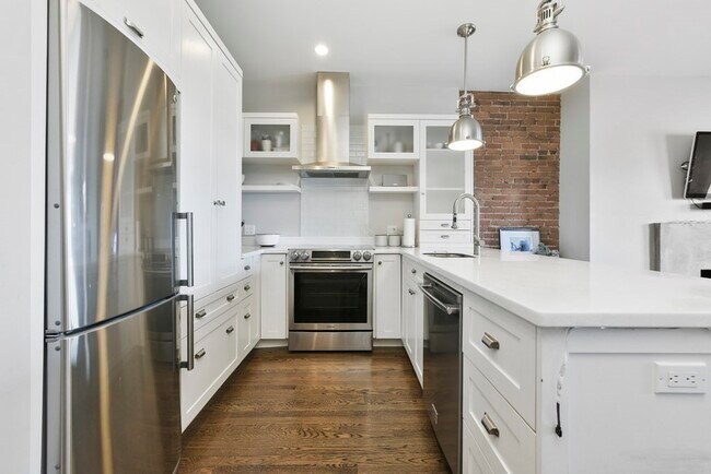Building Photo - 482 Beacon St Unit 32