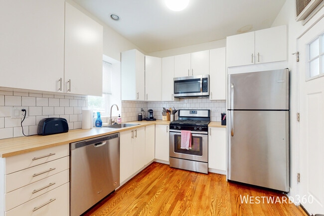 Photo - 4545 N Albany Ave Unidad 1