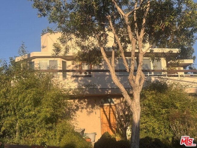 Building Photo - 3001 Highland Ave Unit C