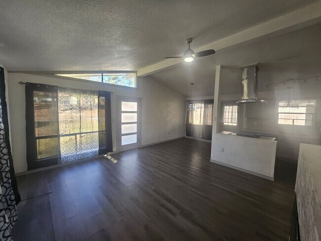 Photo - 809 Kings Rd