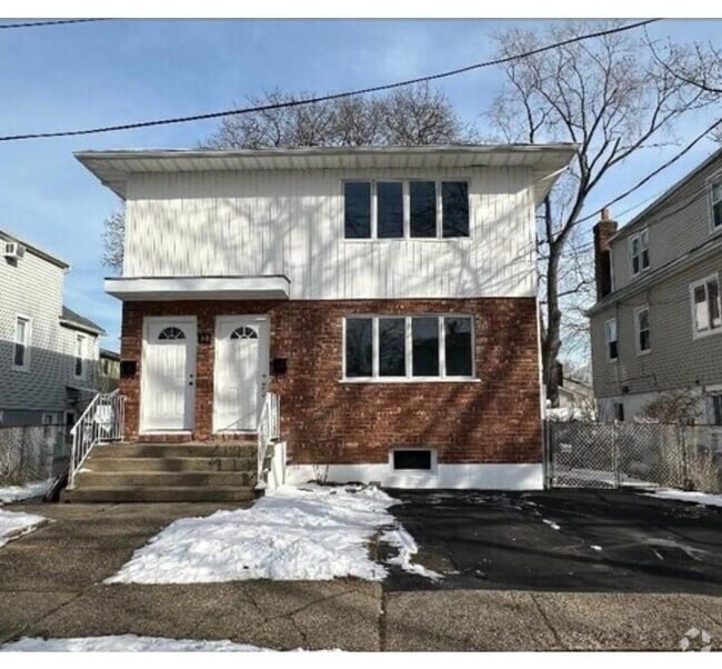 Building Photo - 62 Graywood Rd Rental