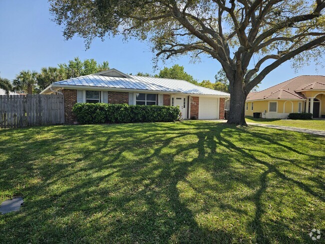 Building Photo - 2197 SW Venus St Rental