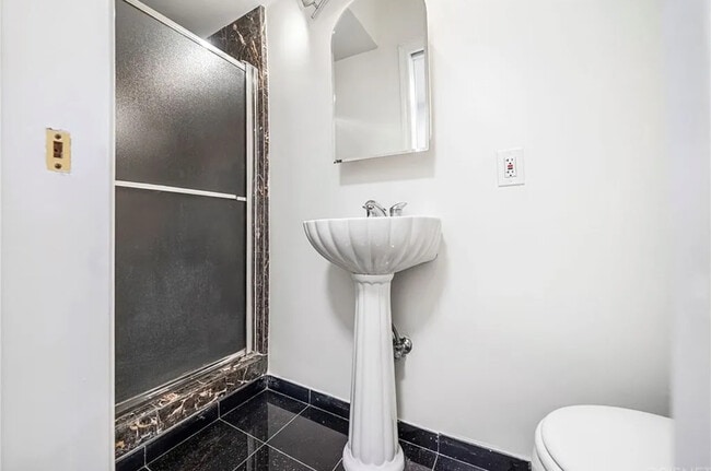 Photo - 6252 Morse Ave