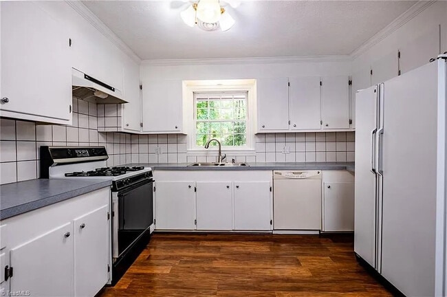 Room in House on Kinnamon Rd