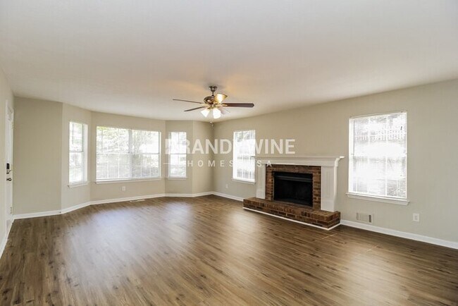 Photo - 1334 Colonial Trce NW