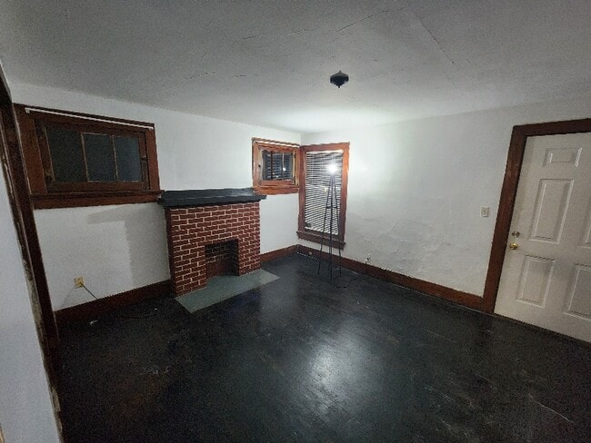 Building Photo - 3207 N Main St Rental