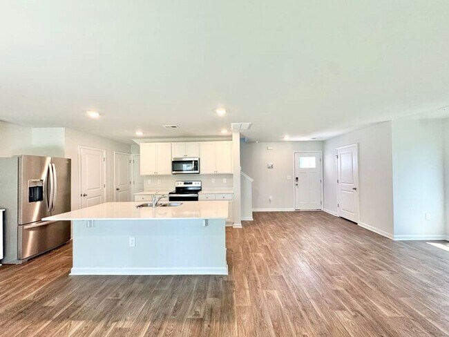 Photo - **$1000 off first months rent with acceptable credit and application**Available NOW!! 4 bedroom 2...