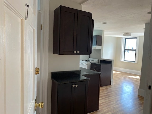 Photo - 214 Hanover St