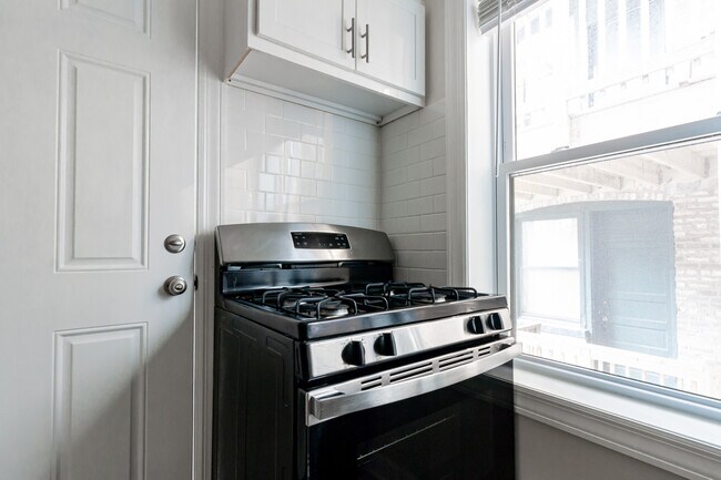 Photo - 843 W Cornelia Ave Unit 1N