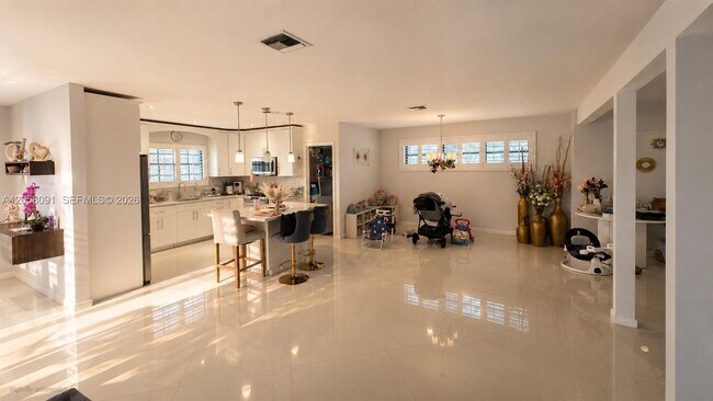 Photo - 565 NE 179th Dr