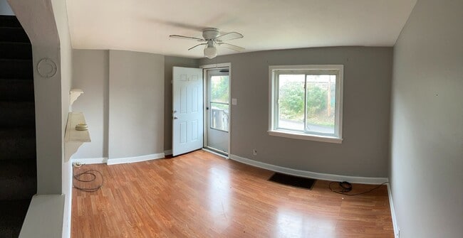 Building Photo - Cozy, Two Bed Available May 15th!