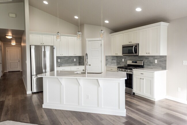 Photo - 430 Stagecoach Ave