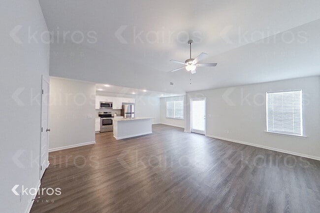 Photo - 205 Redwood Ct