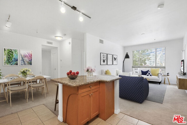 Photo - 100 S Alameda St Unidad 209