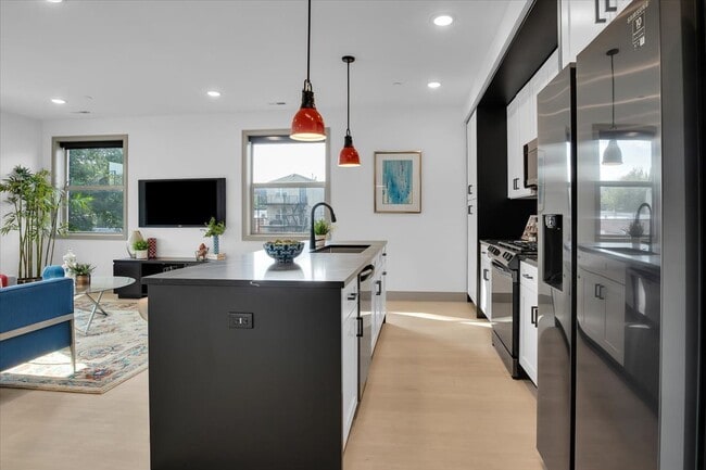 Photo - 4235 S Champlain Ave Unit 2S