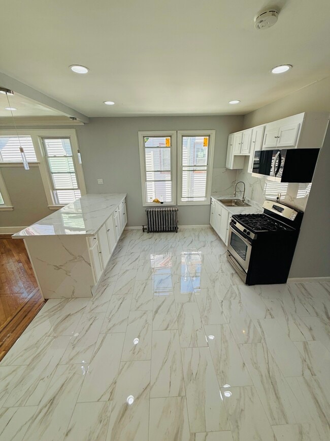 Building Photo - 15 Finlay Pl Unit 2L Rental