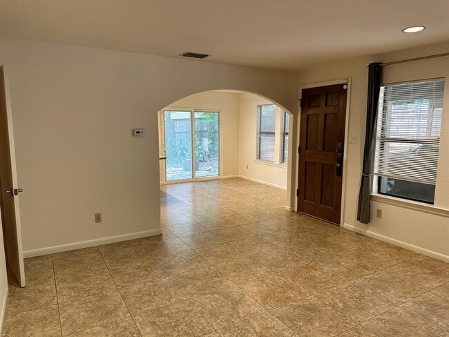 Photo - 2009 Ashby Ave