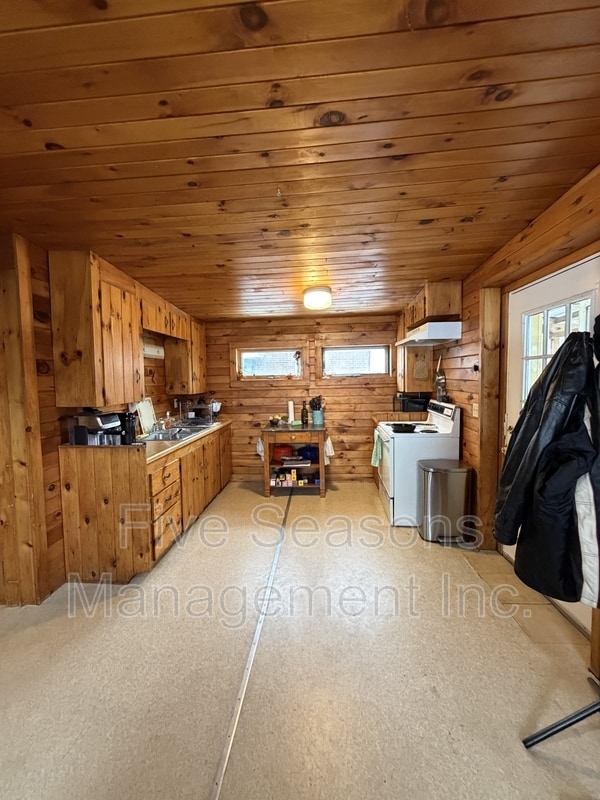 Photo - 68-70 North Union Street - #3 Rear Unidad 3 Rear