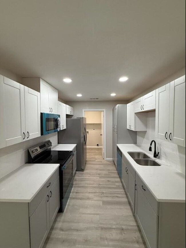 Photo - AVAILABLE NOW - (SECTION 8 ACCEPTED)