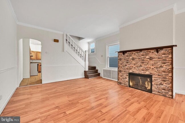 Photo - 523 W Oak St