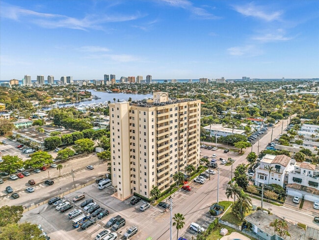 Building Photo - 900 NE 18th Ave Unit 1404