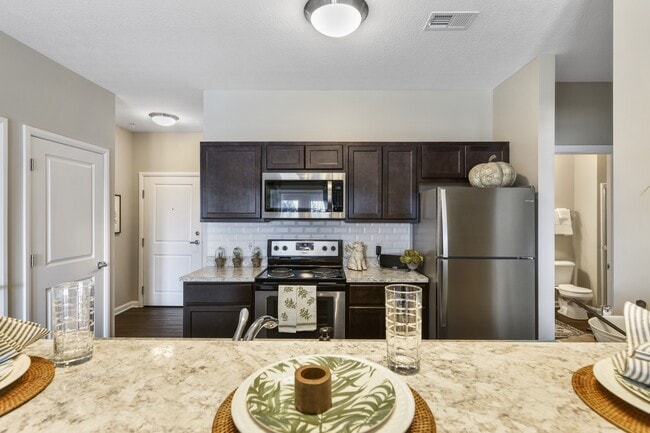 Photo - Lincoln Pointe