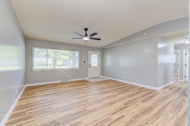 Photo - 9723 Portage Dr