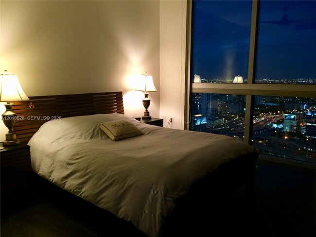 Photo - 92 SW 3rd St Unidad 4106