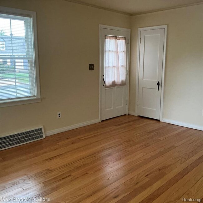 Photo - 2104 Brickley St