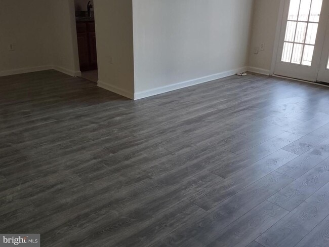 Building Photo - 9481 Fairfax Blvd Unit 304