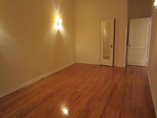 Photo - 115 N Sweetzer Ave